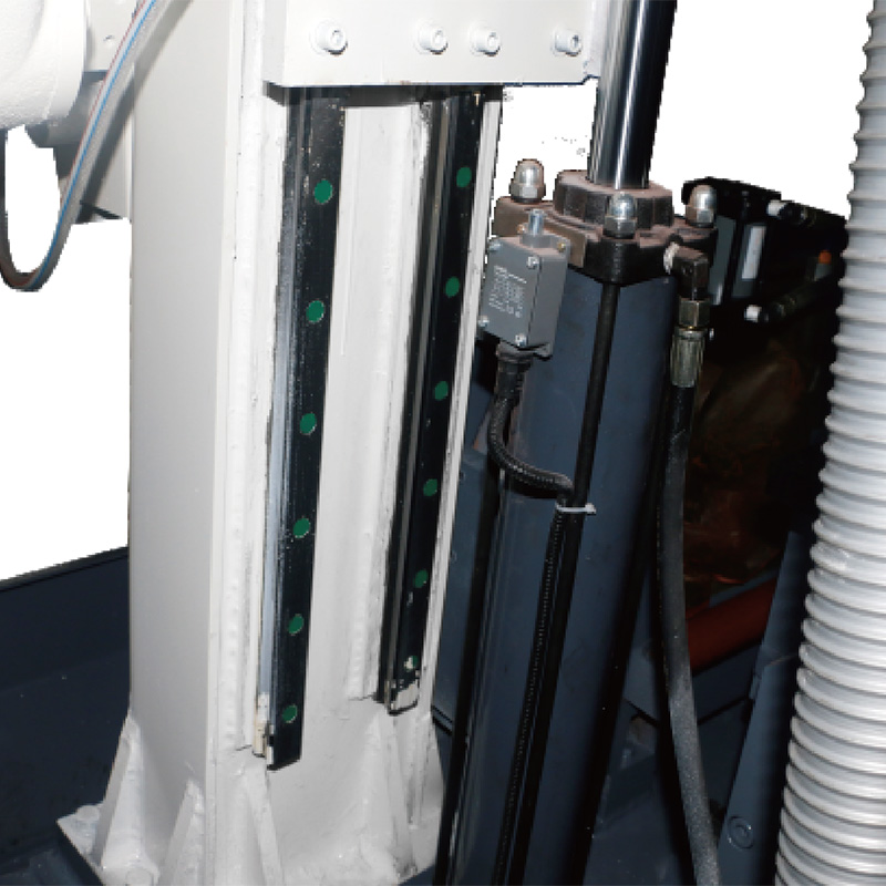GZ4246NC Newly Upgraded Large Square Column High-Speed Intelligent Band Sawing Machine